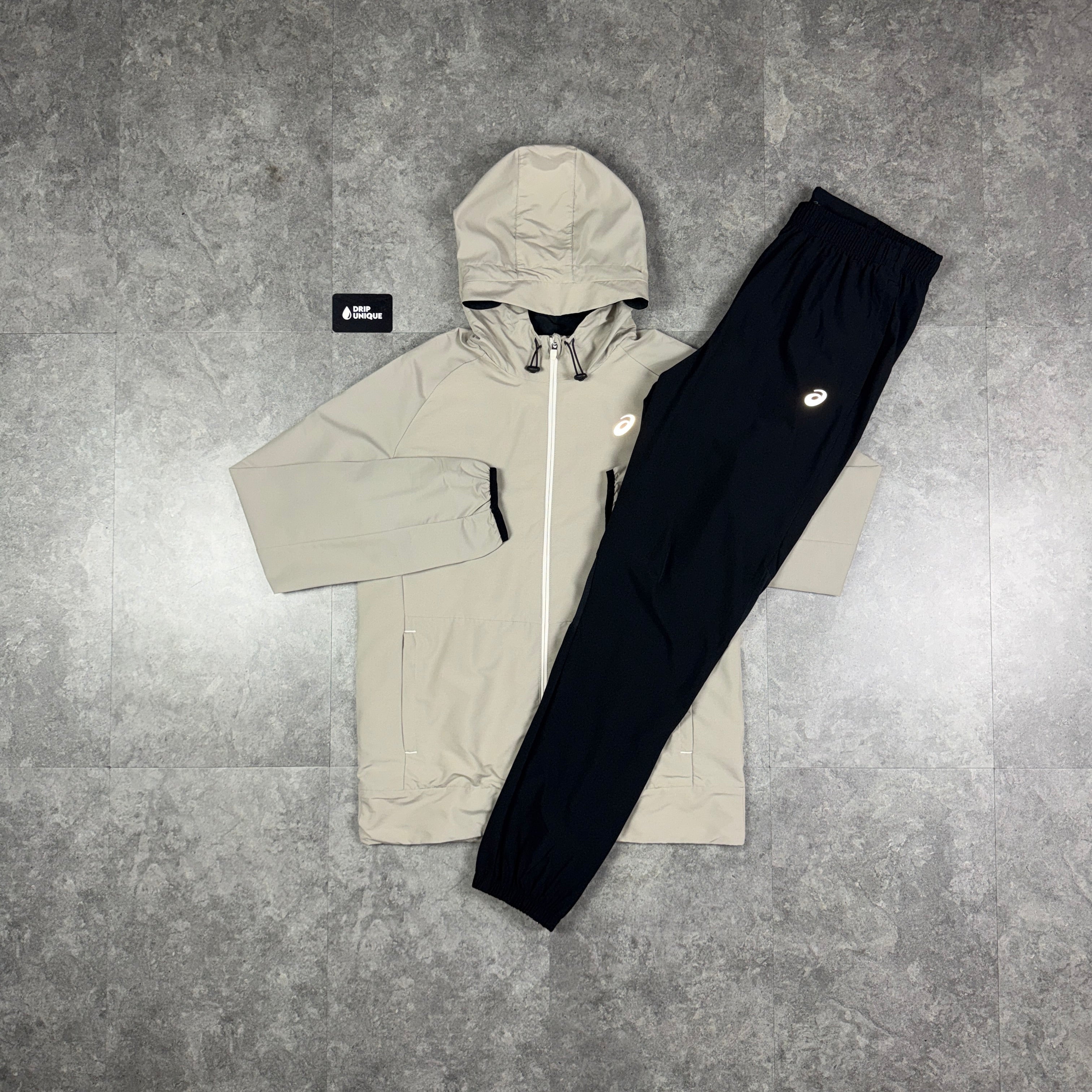 ランニングウェア Asics Woven Windrunner Jacket Beige & Black Core Pants Set