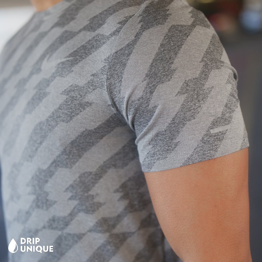 Jacquard Nike Miler T-Shirt Grey & Grey Flex Stride Shorts Set, Nike Sets, Set Nike, dripuniqueuk