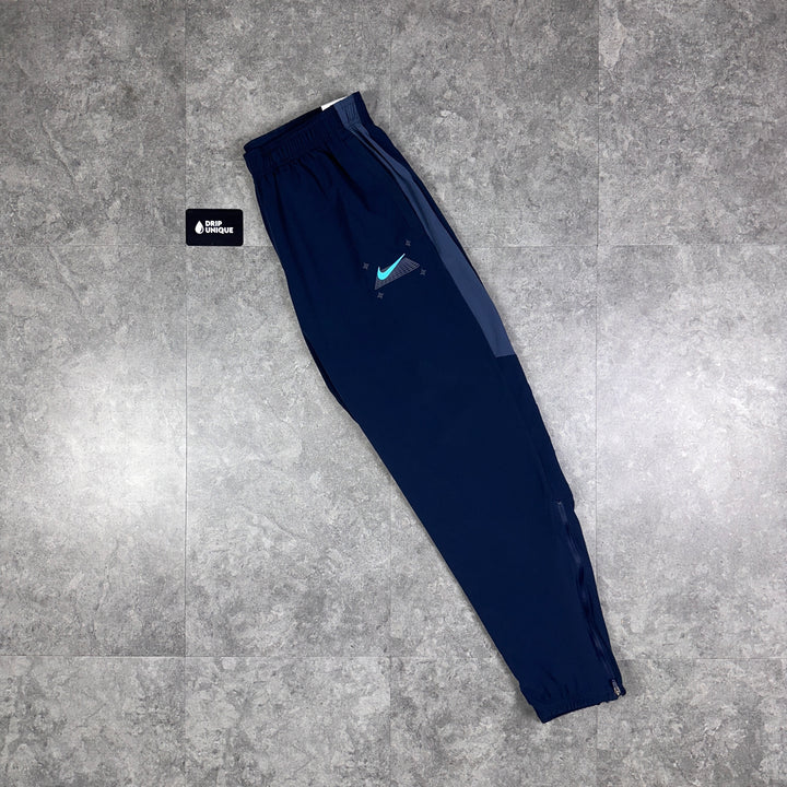 Nike Graphic Performance Challenger Pants Navy, Nike Pants, dripuniqueuk