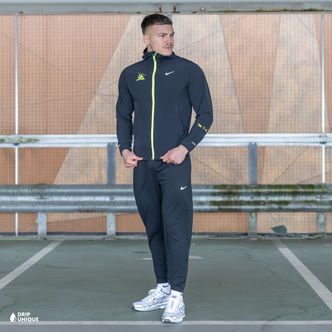 Nike Repel “Just Do It” Windrunner Jacket Black & Black Nike Challenger Pants Set, Nike Windrunner Set, dripuniqueuk
