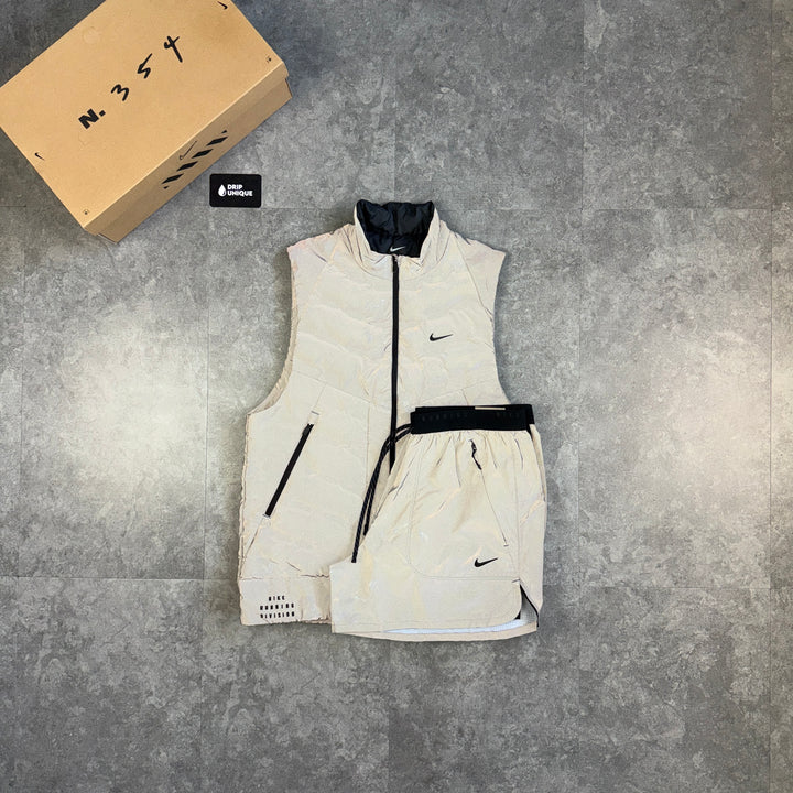Nike Therma-Fit ADV Gilet Reflective & Reflective Running Division Shorts Set, nike gilet set, dripuniqueuk