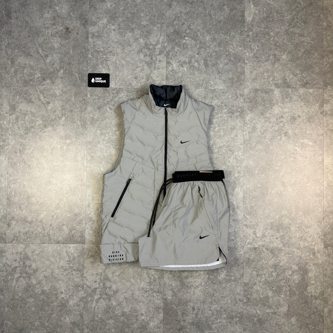 Nike Therma-Fit ADV Gilet Reflective & Reflective Running Division Shorts Set, nike set, dripuniqueuk